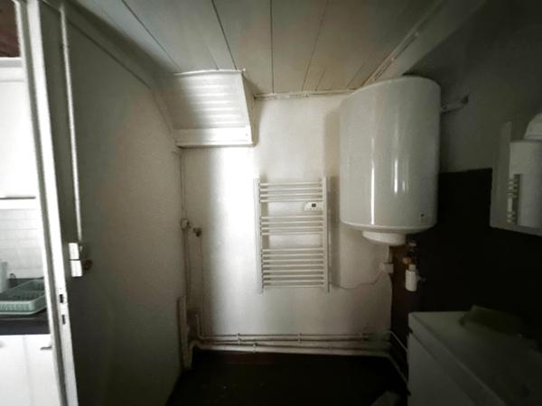 Avallon (89200) Studio de plain - pied situé à AVALLON, avec cour privative pour un loyer de 360 € par mois.