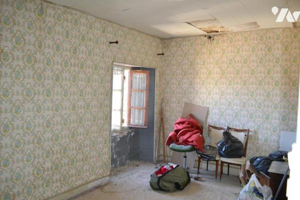 MAISON MITOYENNE EN PIERRES AVEC COURS