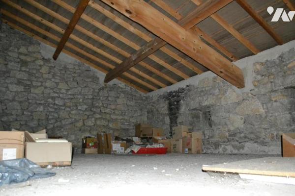 MAISON MITOYENNE EN PIERRES AVEC COURS