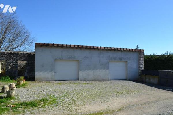 MAISON MITOYENNE EN PIERRES AVEC COURS