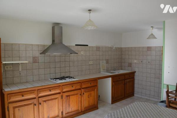 MAISON MITOYENNE EN PIERRES AVEC COURS