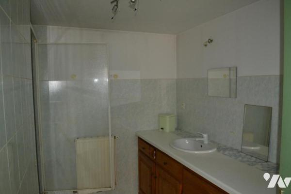 MAISON MITOYENNE EN PIERRES AVEC COURS