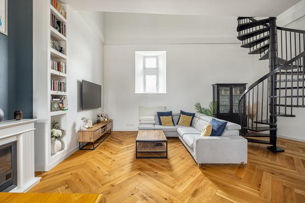 Duplex rénové de 105m² au sein du Château de Charly