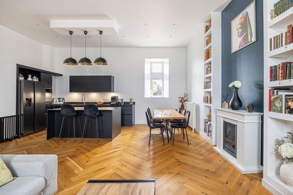 Duplex rénové de 105m² au sein du Château de Charly