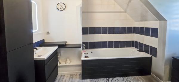 Bruay-la-Buissière (62700) Pavillon individuel en semi plain- pied à louer au prix de 900 euros