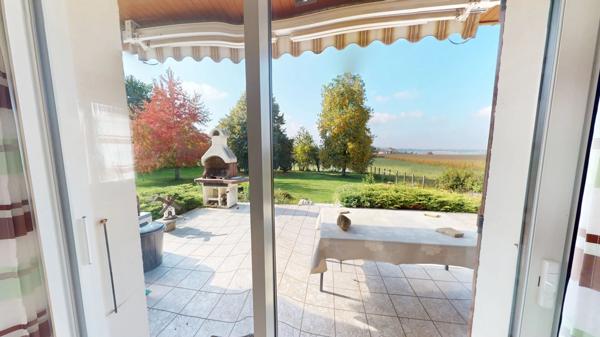 Maison sur sous-sol complet dans un environnement calme avec un parc clos et arboré !