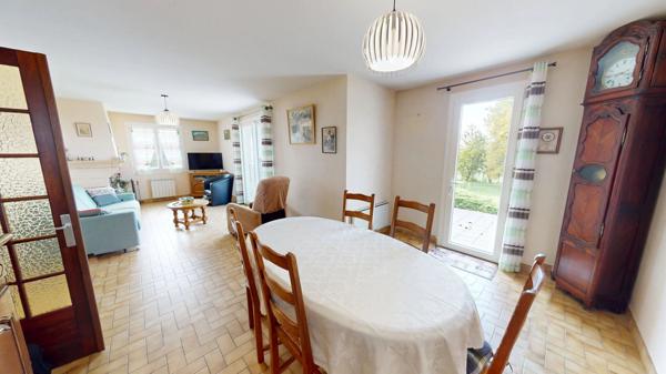 Maison sur sous-sol complet dans un environnement calme avec un parc clos et arboré !