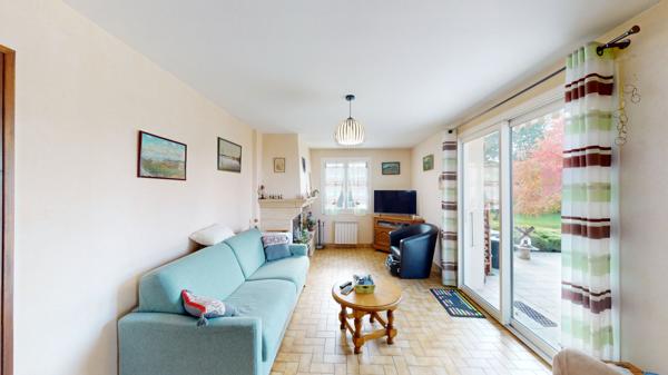 Maison sur sous-sol complet dans un environnement calme avec un parc clos et arboré !