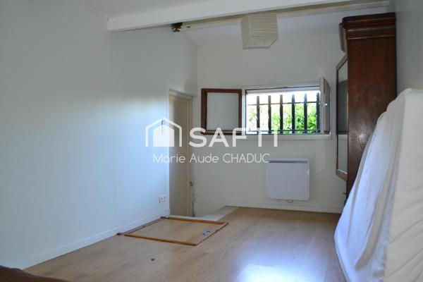 Maison T6 -136 m2 jardin attenant 1750 m2, forage