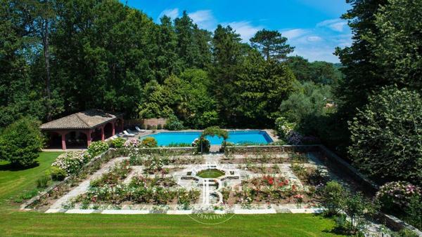 Urrugne, Maison 7 Chambres -  800 m² à vendre