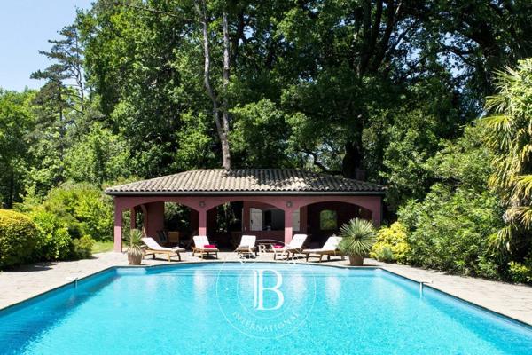 Urrugne, Maison 7 Chambres -  800 m² à vendre