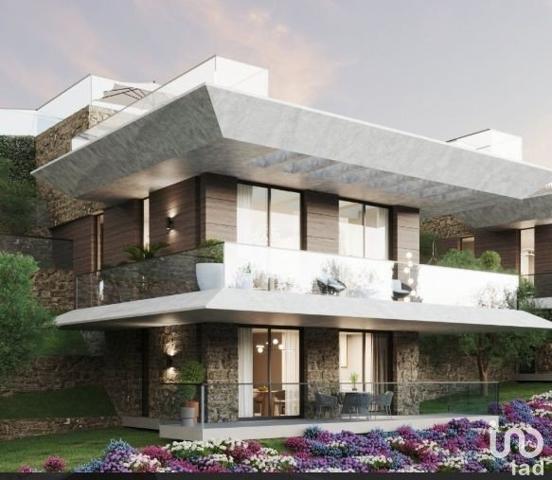 Maison 4 pièces de 165 m² à Mandelieu-la-Napoule (06210)