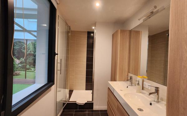 Appartement à vendre    3 pièces • 138 m2 La Rochelle