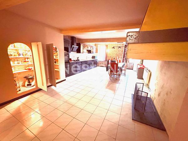 A VENDRE MAISON MITOYENNE SUR LAVELANET / POSSIBILITE DE FAIRE 4 LOGEMENTS