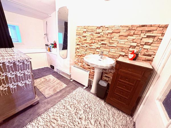 A VENDRE MAISON MITOYENNE SUR LAVELANET / POSSIBILITE DE FAIRE 4 LOGEMENTS