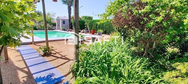 Maison 6 pièces de plain-pied avec piscine