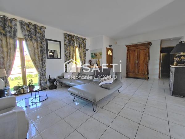 Maison 6 pièces de plain-pied avec piscine