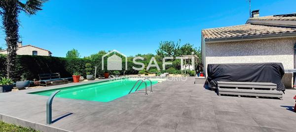 Maison 6 pièces de plain-pied avec piscine