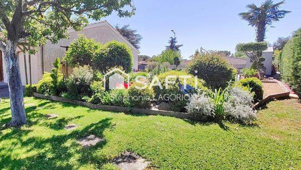 Maison 6 pièces de plain-pied avec piscine