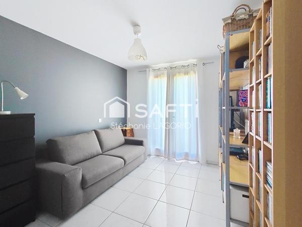 Maison 6 pièces de plain-pied avec piscine