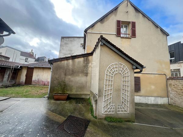 Appartement Pontoise 1 pièce(s) 24.20 m2 €129 000 ** - Référence 11171