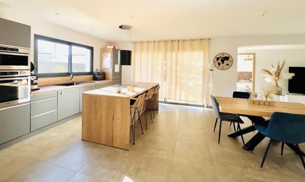 RARE ! MAISON DE PLAIN-PIED  GARAGE  PISCINE