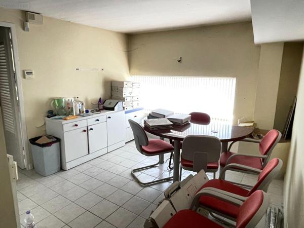 Local commercial à vendre à Manosque dans les Alpes-de-Haute-Provence (04100), ref : 025/1918   
Centre ville