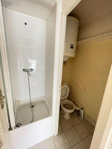 Local commercial à vendre à Manosque dans les Alpes-de-Haute-Provence (04100), ref : 025/1918   
Centre ville