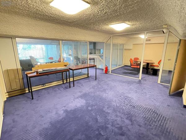 Local commercial à vendre à Manosque dans les Alpes-de-Haute-Provence (04100), ref : 025/1918   
Centre ville