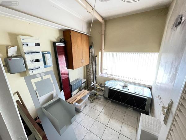 Local commercial à vendre à Manosque dans les Alpes-de-Haute-Provence (04100), ref : 025/1918   
Centre ville