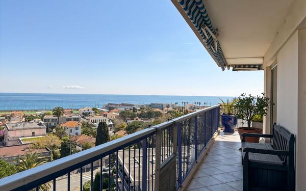Appartement à vendre    5 pièces •  Antibes