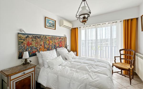 Appartement à vendre    5 pièces •  Antibes