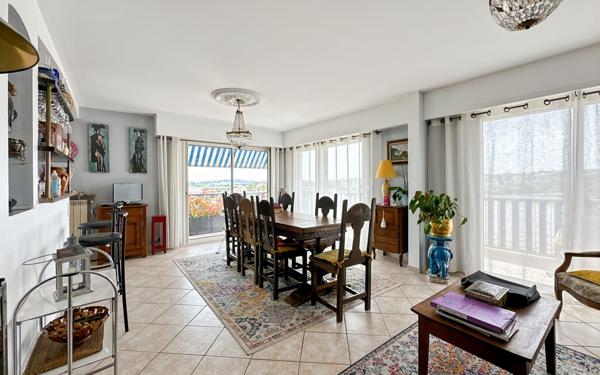 Appartement à vendre    5 pièces •  Antibes