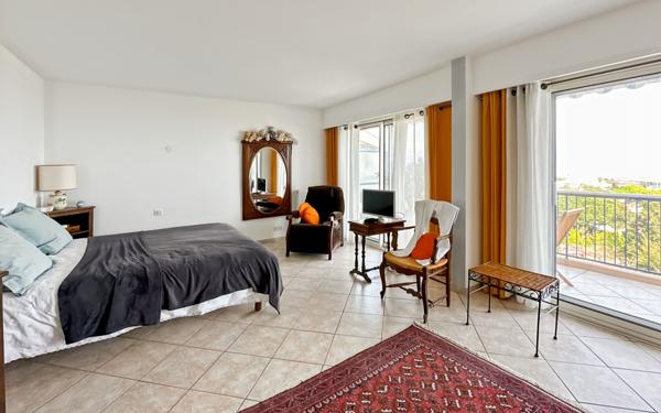 Appartement à vendre    5 pièces •  Antibes