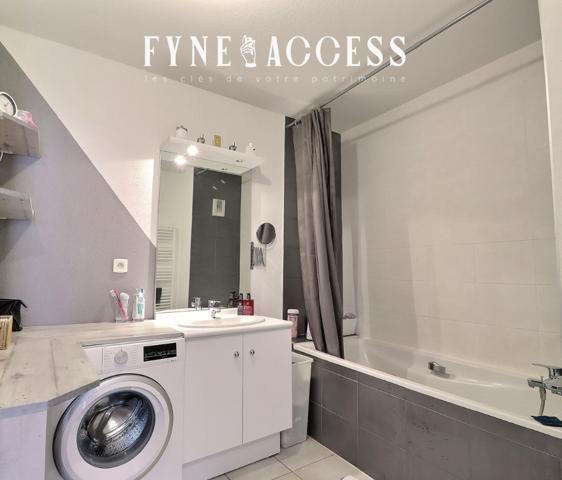 PORTES DE LYON - VÉNISSIEUX PARILLY - LIMITE LYON 8 - T3 - TERRASSE - REZ DE JARDIN - GARAGE - RESIDENCE RÉCENTE SÉCURISÉE - PROCHE TRAMWAY - BUS - METRO - GARE - A6 - A7 - ROCADE EST , Venissieux