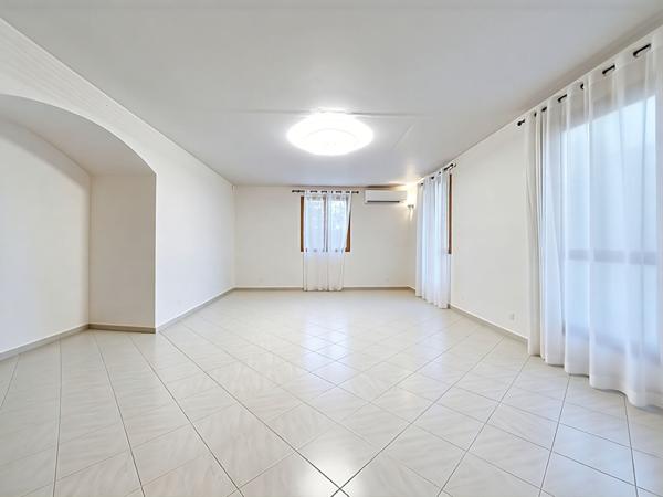 Villa Les Pennes Mirabeau  10 pièce(s) 213 m2