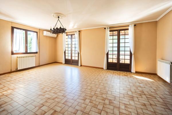 Villa Les Pennes Mirabeau  10 pièce(s) 213 m2