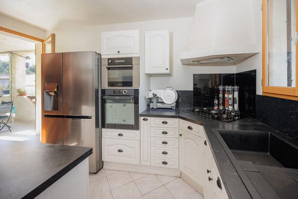 Villa Les Pennes Mirabeau  10 pièce(s) 213 m2