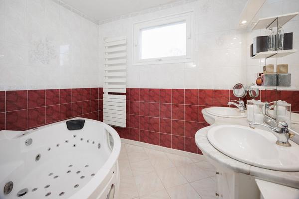 Villa Les Pennes Mirabeau  10 pièce(s) 213 m2