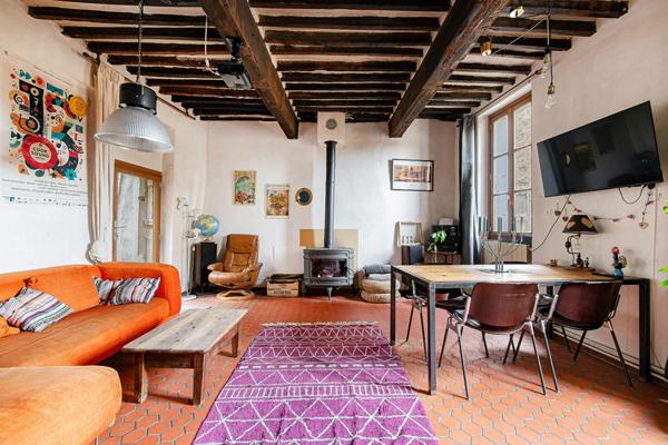 Une maison de caractère avec jardin secret au coeur de la cité