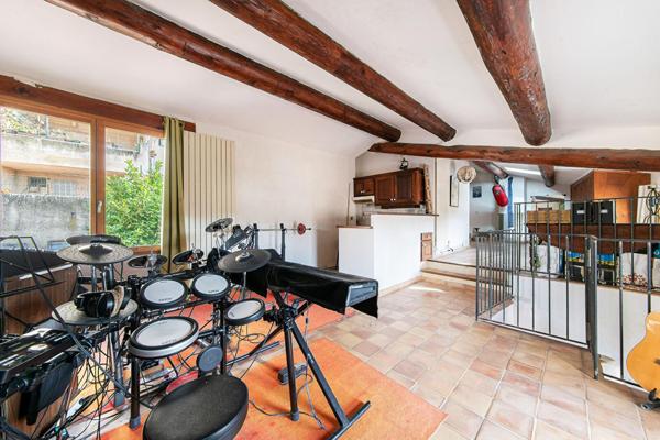 Une maison de caractère avec jardin secret au coeur de la cité