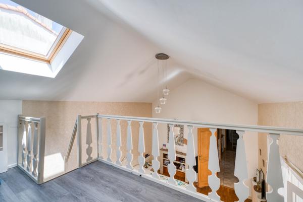 Maison avec beau potentiel à La Genette