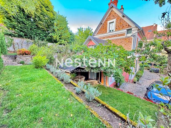 Nestenn Igny Maison familiale en pierre meulière 1892 à Igny centre, entièrement rénovée, 5 chambres, studio indépendant, jardin arboré, charme de l'ancien et prestations haut de gamme, aucun travaux, chauffage au sol, sous-sol, buanderie, bureau, proch