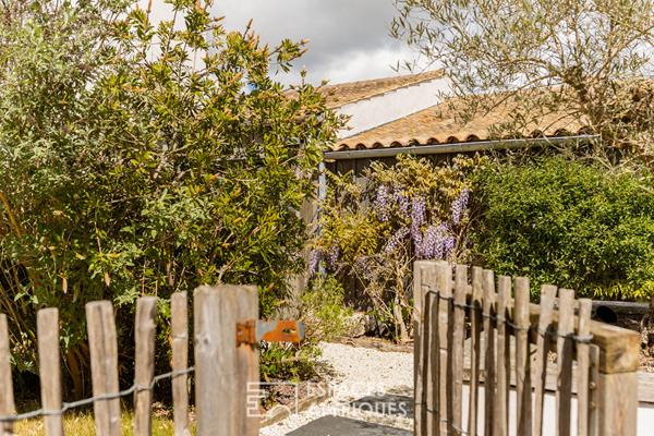 Contemporaine de caractère née d’un ancien chai avec vue contemplative