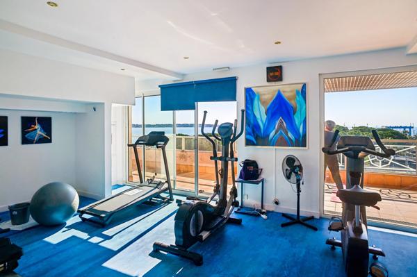 Golfe-Juan – Appartement face à la mer dans résidence de prestige