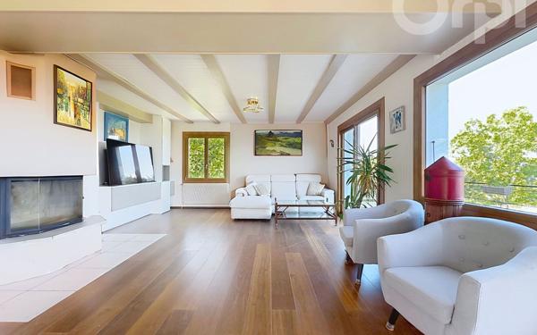 Maison à vendre    8 pièces • 204 m2 Bons-en-Chablais