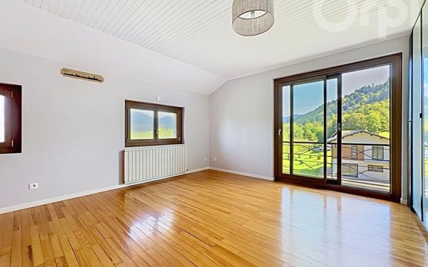Maison à vendre    8 pièces • 204 m2 Bons-en-Chablais