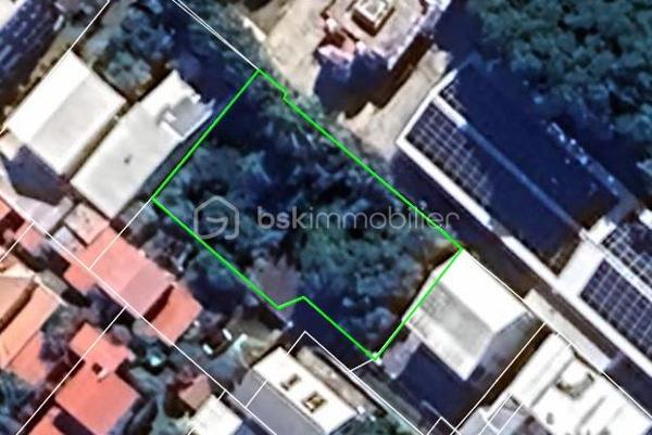 Terrain de 727 m²