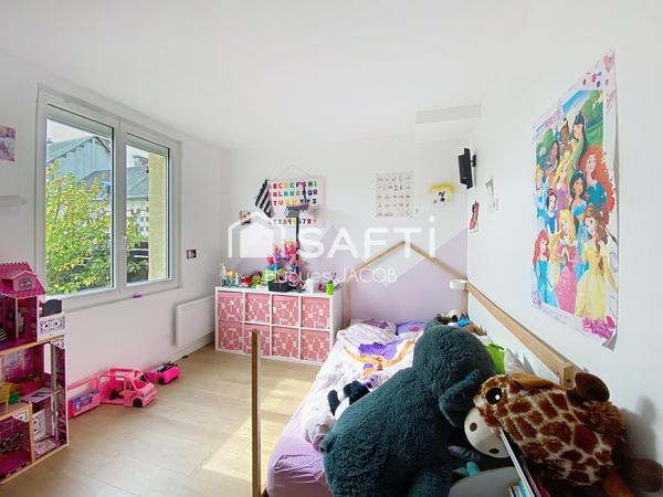 Charmante maison de plain-pied avec 4 chambres, un jardin arboré sans vis-à-vis et dépendances