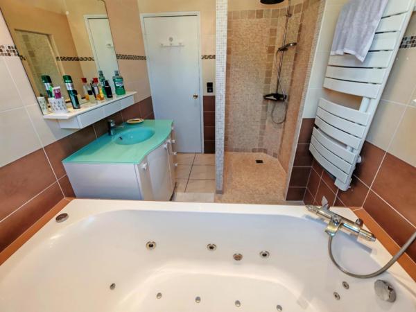 Bien rare dans le secteur le plus recherché de L'Isle-Adam – Volumes, calme et emplacement idéal